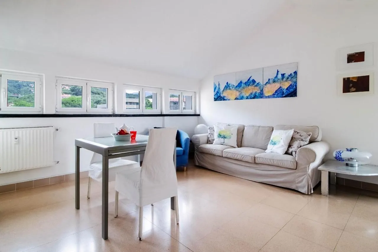 Apartment Appartamento La Mansardina Sestri Levante